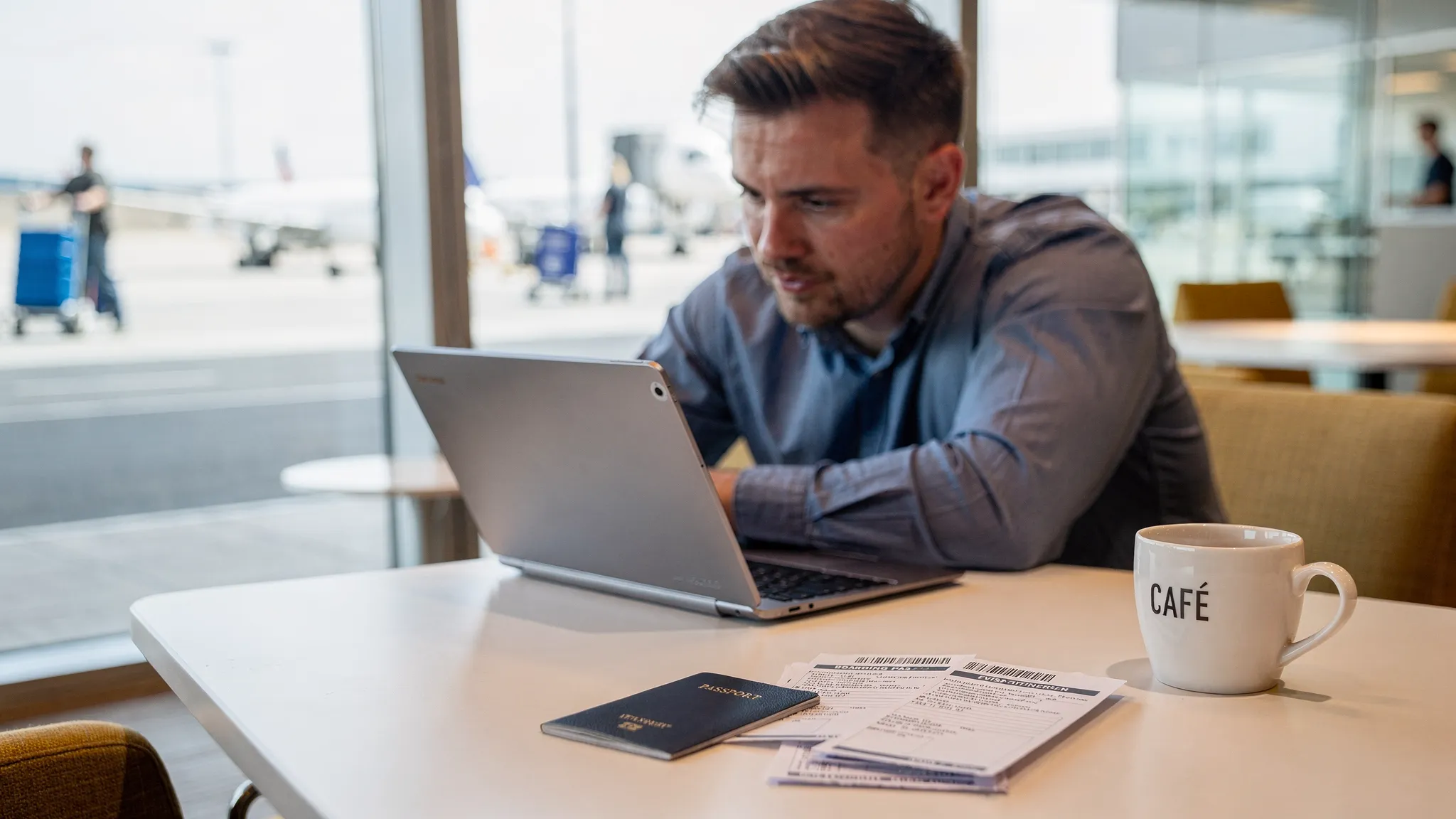 eVisa Status Page UX: What to Show at Each Status